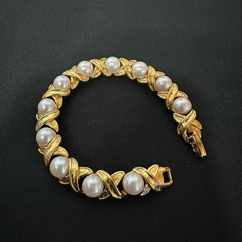 Vintage Napier 90's Cabochon  XO Brushed Gold Plated Faux Pearl bracelet